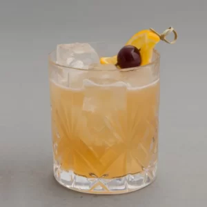 Cocktail Whiskey Sour servi dans un Verre Old Fashioned