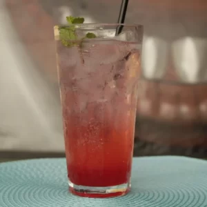 Cocktail Alabama Slammer servito in Bicchiere Highball