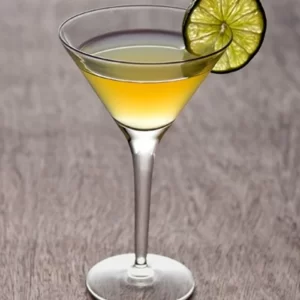 Alfie Cocktail cóctel servido en Copa de cóctel