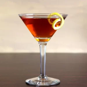 Bobby Burns Cocktail Cocktail serviert im Cocktailglas