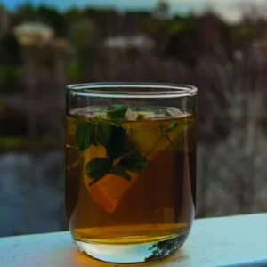 Clove Cocktail Cocktail serviert im Cocktailglas