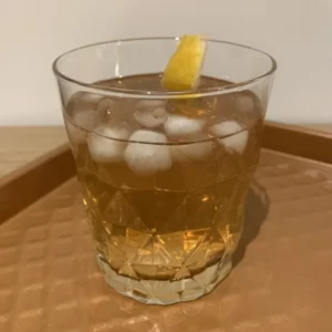 Gentleman's Club Cocktail serviert im Old-Fashioned-Glas