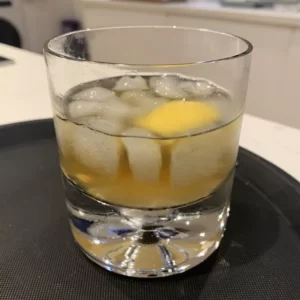 Cocktail Godfather servi dans un Verre Old Fashioned