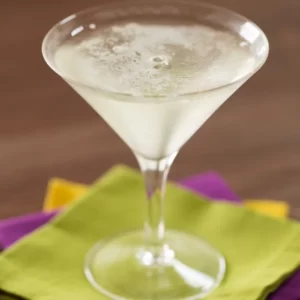 Cocktail Grass Skirt servi dans un Verre Old Fashioned