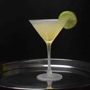 Kamikaze Cocktail serviert im Cocktailglas