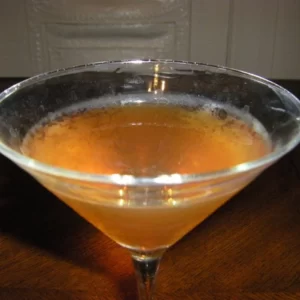 Cocktail Kentucky Colonel servito in Bicchiere da cocktail
