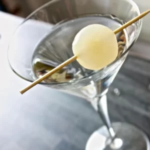 Cocktail Lone Tree Cocktail servito in Bicchiere da cocktail