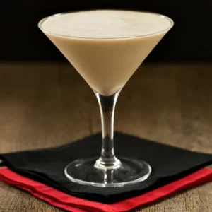 Midnight Cowboy Cocktail serviert im Cocktailglas