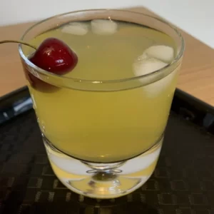 Cocktail Monkey Wrench servito in Bicchiere Old Fashioned