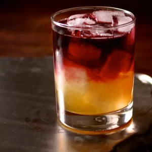 Cocktail New York Sour servi dans un Verre Whiskey Sour