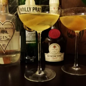 Cocktail Queen Elizabeth servito in Bicchiere da cocktail