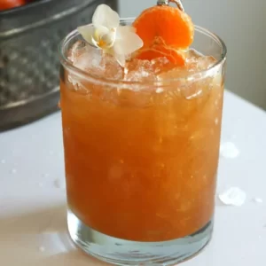 Cocktail Rum Cobbler servi dans un Verre Old Fashioned