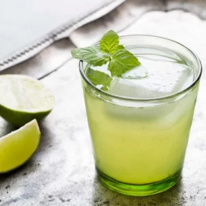 Cocktail Limeade servi dans un Verre Highball