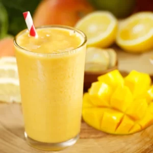 Mango Orange Smoothie Cocktail serviert im Highball Glass