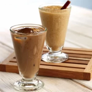 Iced Coffee Fillip Cocktail serviert im Kaffeetasse
