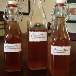 Cocktail Amaretto Liqueur servito in Collins Glass