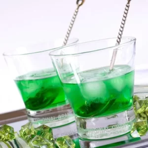 Cocktail Creme de Menthe servi dans un Collins Glass