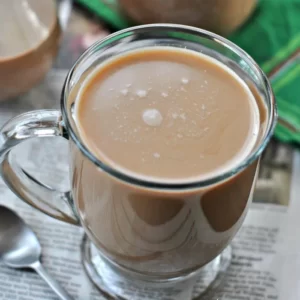 Cocktail Irish Cream servi dans un Verre Irish Coffee