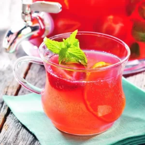 Cocktail Cranberry Punch servito in Punch Bowl