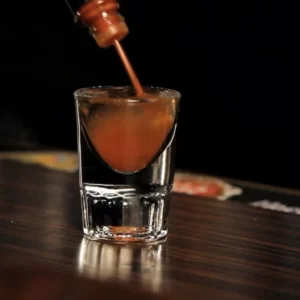 Cocktail Brave Bull Shooter servito in Bicchierino