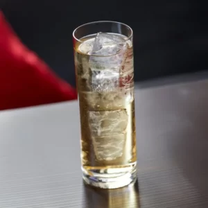 Cocktail Long vodka servi dans un Verre Highball