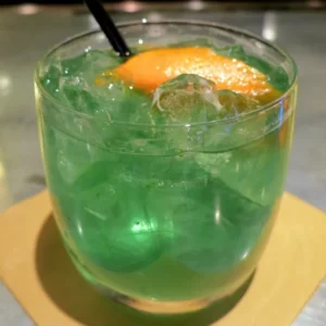 Cocktail Green Goblin servi dans un Verre à pinte