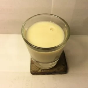 Mother's Milk Cocktail serviert im Schnapsglas