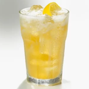 Cocktail Absolut Summertime servi dans un Verre Collins