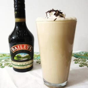 Bailey's Dream Shake cocktail served in a Collins glass