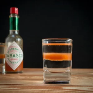 Cocktail Tequila Surprise servi dans un Verre à shot