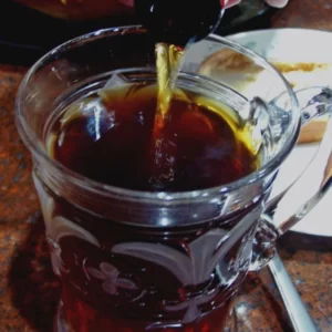 Cocktail Talos Coffee servi dans un Verre à cognac