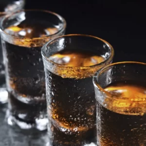 Zinger Cocktail serviert im Highball-Glas
