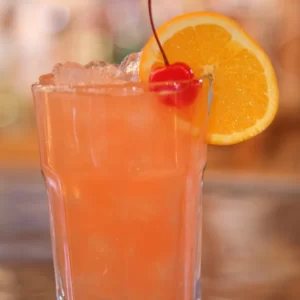 Cocktail Malibu Twister servito in Bicchiere Highball