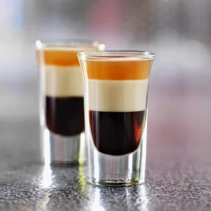 Cocktail B-52 servi dans un Verre à shot