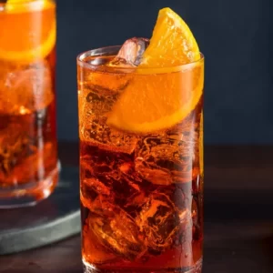 Cocktail Americano servito in Bicchiere Collins