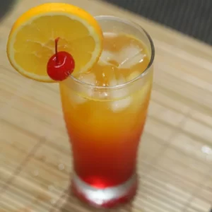 Cocktail Amaretto Stone Sour Alternative servito in Bicchiere Highball