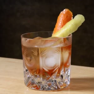 Applejack Cocktail serviert im Cocktailglas