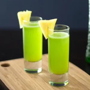 Cocktail Arizona Antifreeze servi dans un Verre à shot