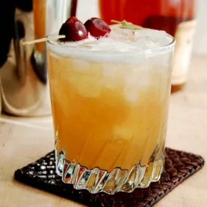 Cocktail A Piece of Ass servito in Bicchiere Highball