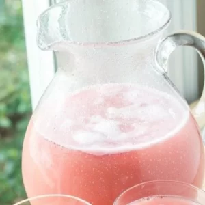 Cocktail Pink Penocha servito in Ciotola da punch