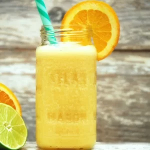 Cocktail Orange Whip servi dans un Collins Glass
