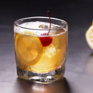 Cocktail A True Amaretto Sour servi dans un Verre Old Fashioned