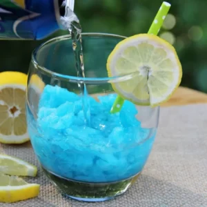 Cocktail Arctic Mouthwash servito in Bicchiere da cocktail