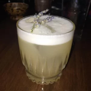 Cocktail Duchamp's Punch servi dans un Verre Old Fashioned