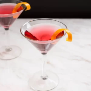 Cocktail Cosmopolitan servito in Bicchiere da cocktail