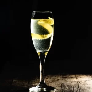 Cocktail French 75 servi dans un Verre Collins