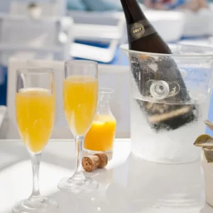 Cocktail Mimosa servito in Flute da champagne