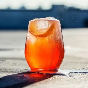 Spritz Cocktail serviert im Old-Fashioned glass