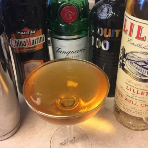 Cocktail Vesper servito in Bicchiere da cocktail