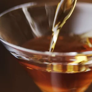 Addison Cocktail serviert im Martiniglas